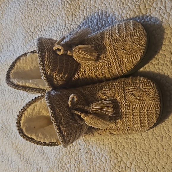 Slippers - Picture 1 of 2